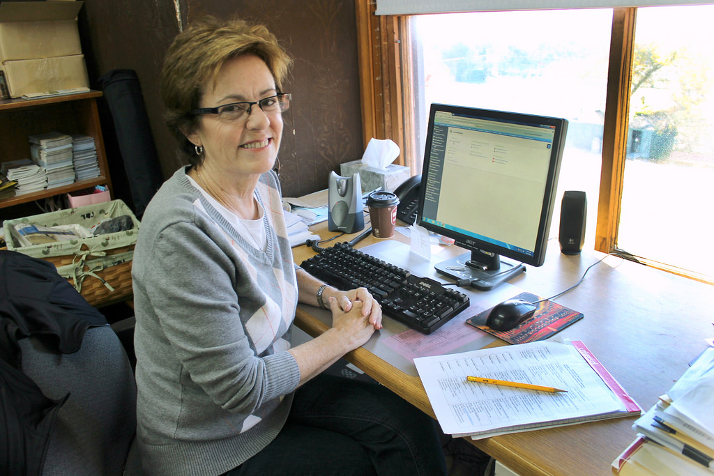lady with desktop